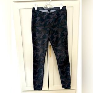 HUE Camo jeggings size small